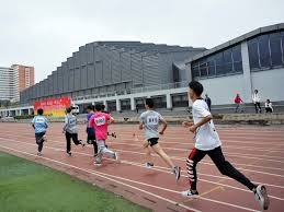 热火莱利围着科比雕像一顿拍 曾经的功勋教练也爱着湖人的孩子